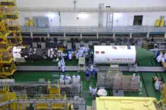 Progress-M-62-Integration-mit-dem-Tr�ger