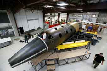 SpaceShipTwo - Montage bei Scaled Composites; Credit: Virgin Galactic