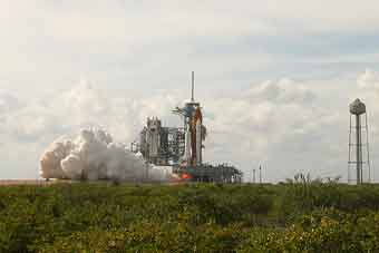 Atlantis-Start; Credit: Ben Cooper, Spaceflightnow
