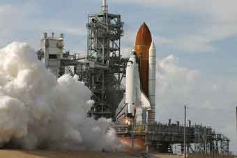 Atlantis-Start; Credit: Ben Cooper, Spaceflightnow