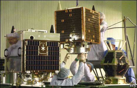 Desaster Monitoring Satellites von Surrey; Credit: BBC Desaster Monitoring Satellites von Surrey; Credit: BBC
