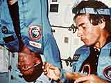 Ulf Merbold an Bord der Columbia; Credit: NASA
