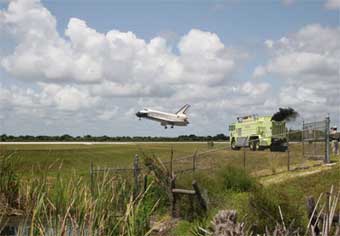 Landung des Spaceshuttles Endeavour; Credit: NASA