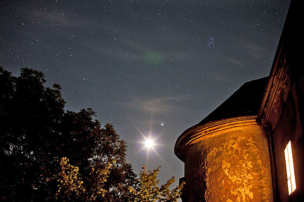 Mondaufgang, mit Jupiter und Plejaden; Credit: Gerwin Sturm