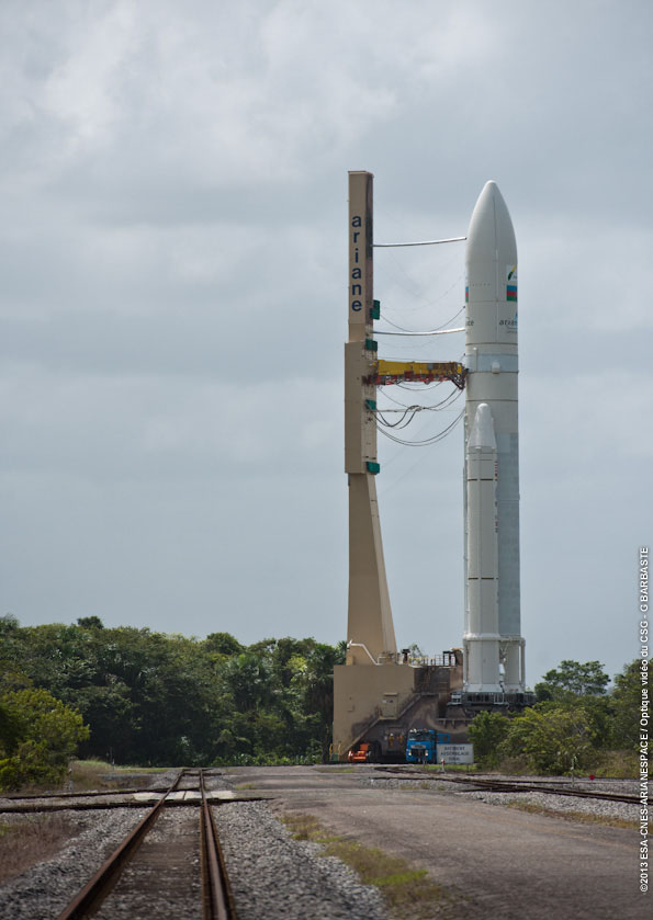 Die Ariane 5 ECA wird zur Startrampe gefahren CR Arianespace Ariane 5