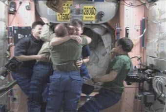 Abschied von der ISS; Credit: NASA TV
