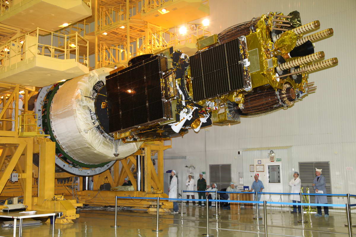 Luch 5A und Amos 5 auf der Trägerrakete CR Roskosmos Zwei Satelliten